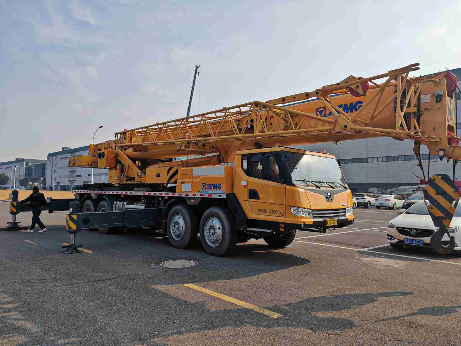 رافعات للايجار في الدمام — رفع ثقيل ميداني